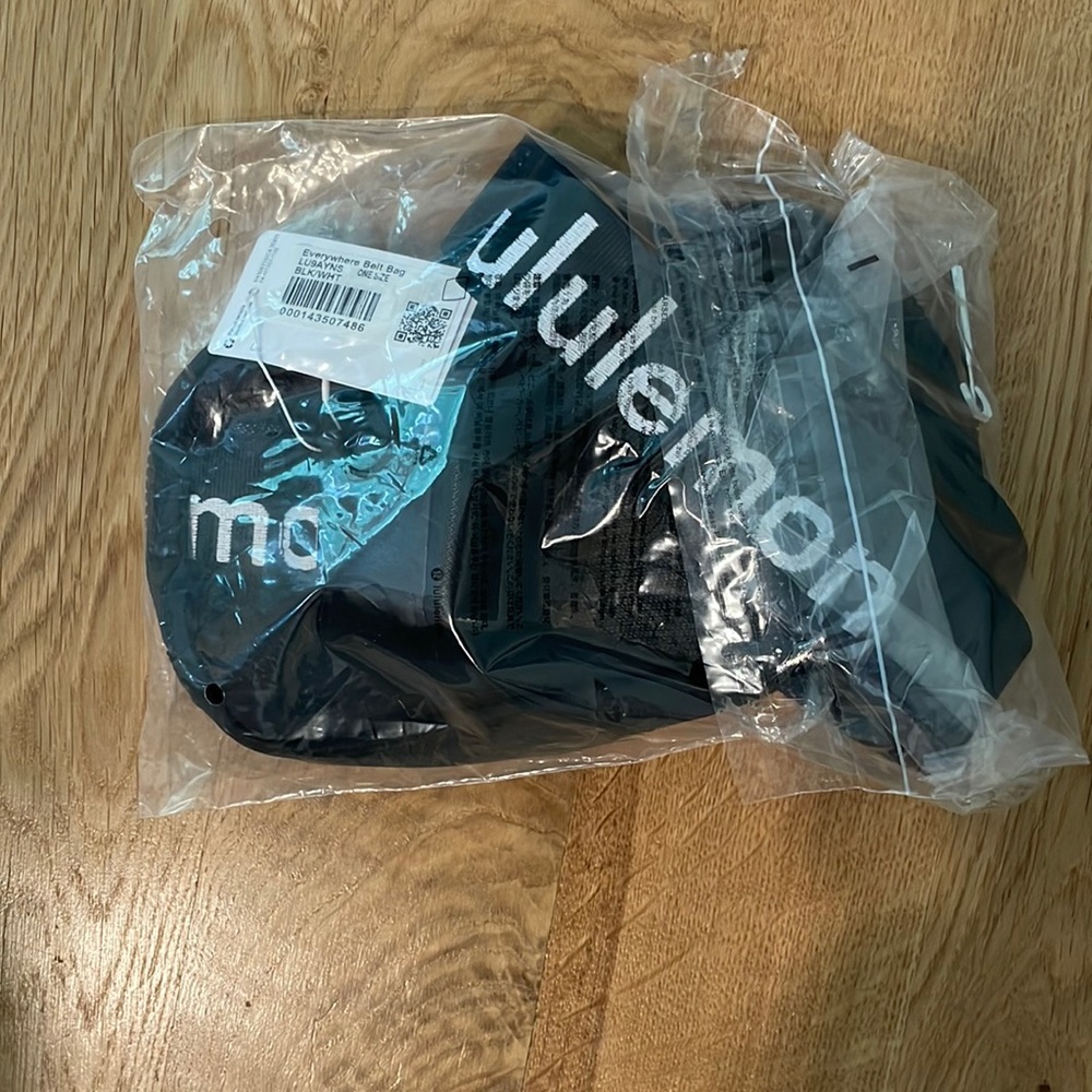 Lululemon everywhere belt bag, wordmark